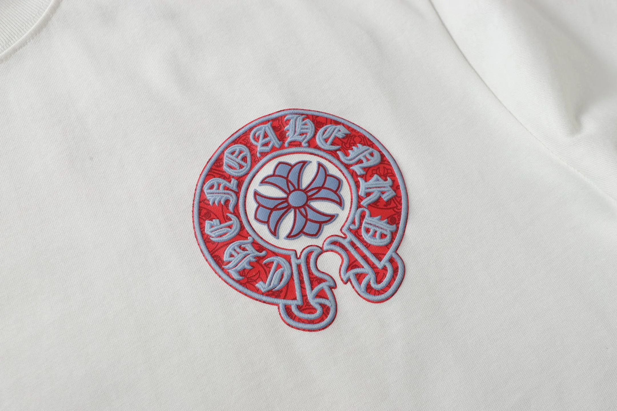 🅿️170 Chrome hearts ch Chrome hearts horseshoe painted foam short-sleeved T-shirt. Large version. Loose and stylish. The difference is the low version, the slim version, the upper body and the hips. 100% commitment: top quality, not fast food. The highest version on the market. Top quality, 280g, 26 custom-dyed double yarn cotton, same style for men and women, complete with three standards. Color: black, white Size: XS-L